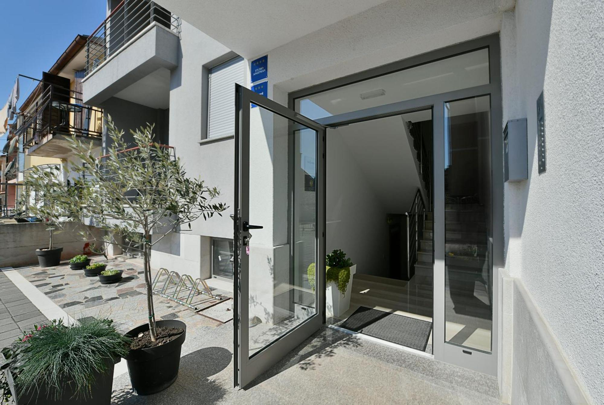 Apart Residence Rudan ロヴィニ エクステリア 写真